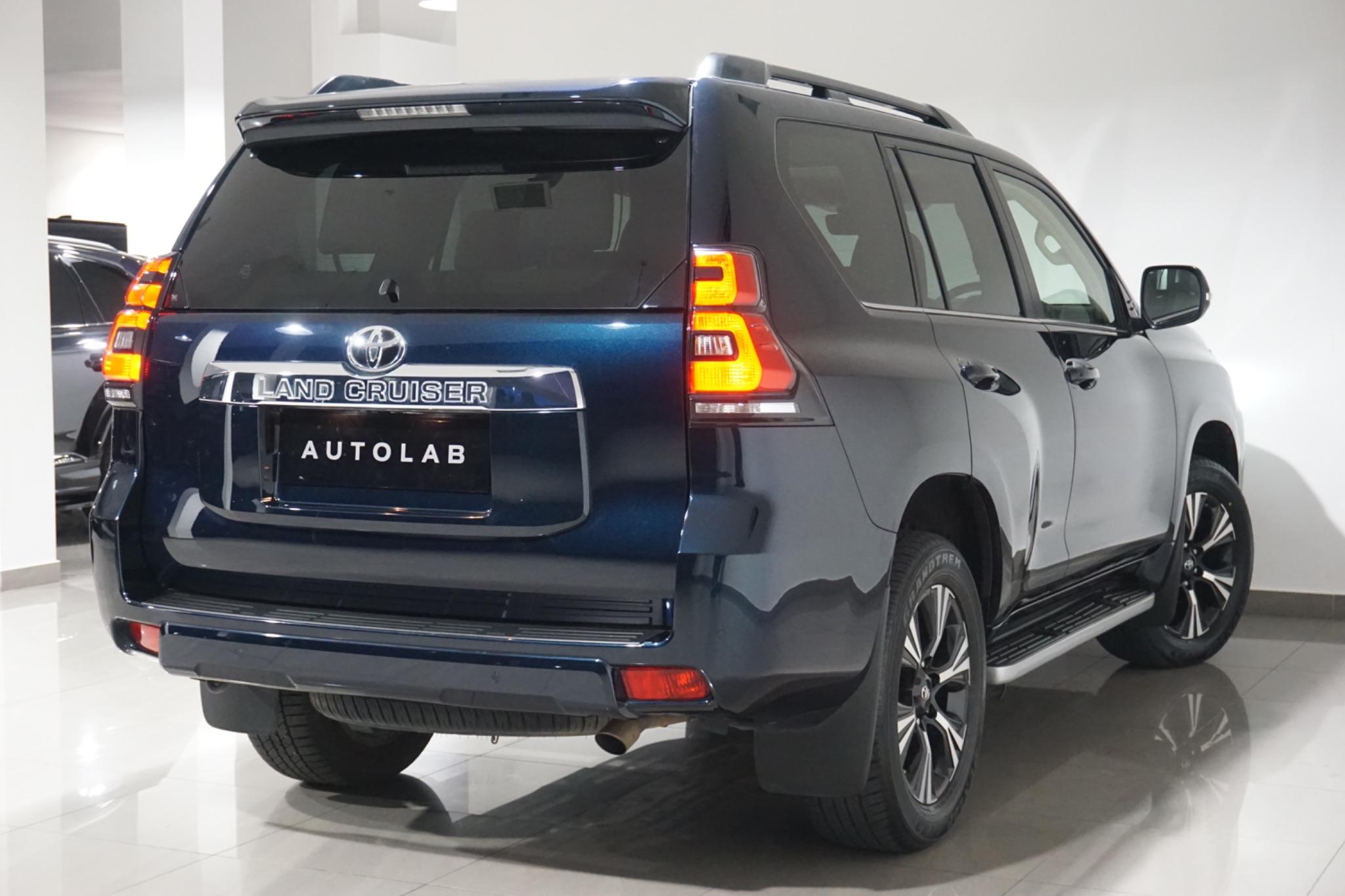 Toyota Land Cruiser 2.8D Invincible Auto 4WD Euro 6 (s/s) 5dr (7 Seat)